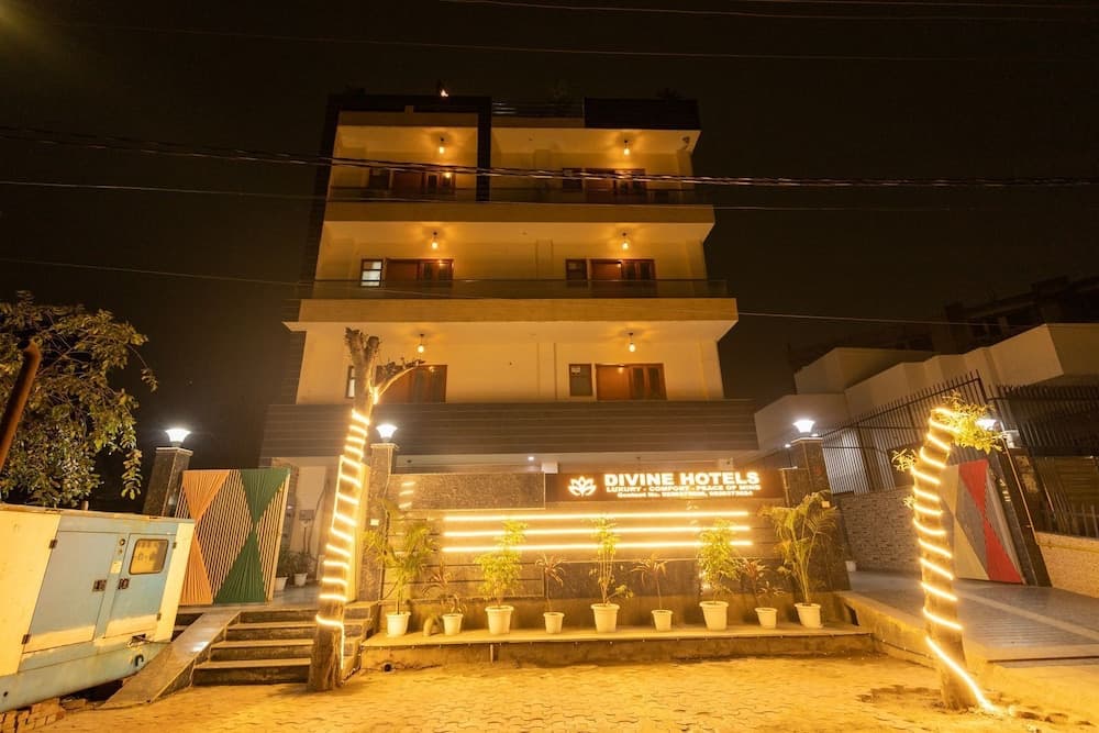 Divine Hotels & Banquets