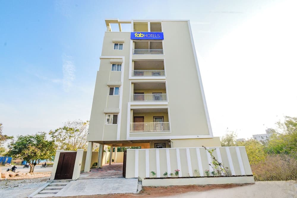Fabhotel Rk Suites