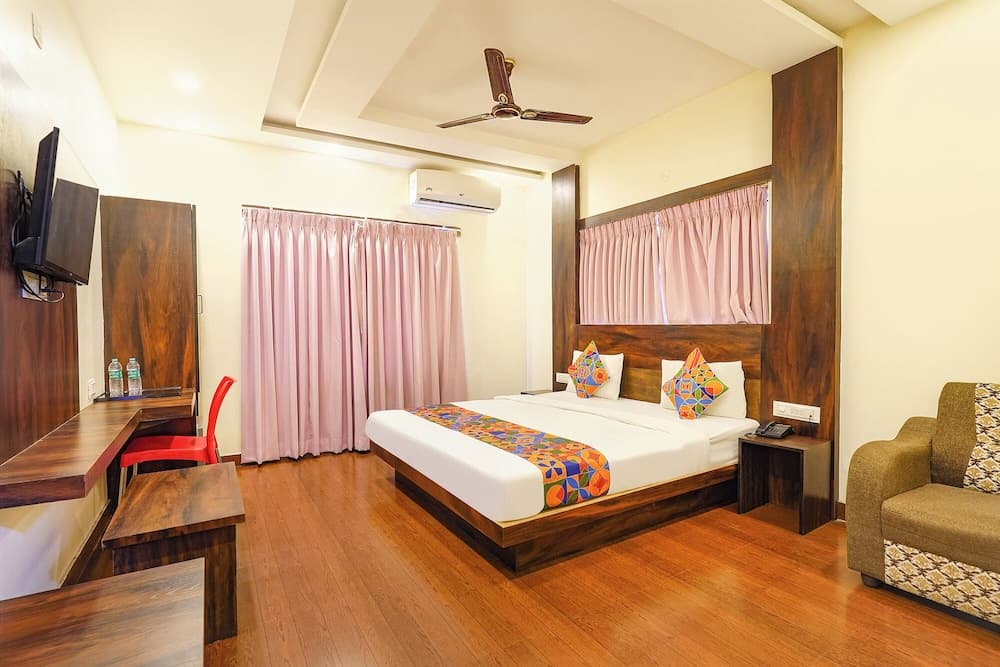 Fabhotel Royal Wood Premier