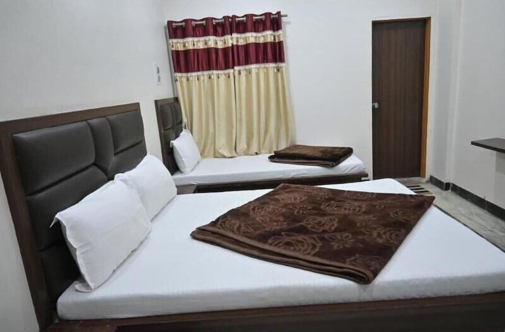 Hotel Roshan Palace