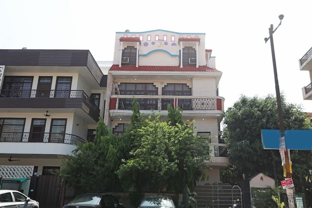 Hari Villa Residency Near metro Hospital