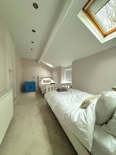 Spacious 4BR Retreat for 8