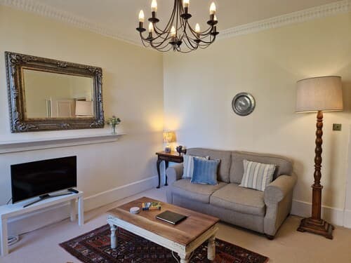 JOIVY Gorgeous Georgian Flat