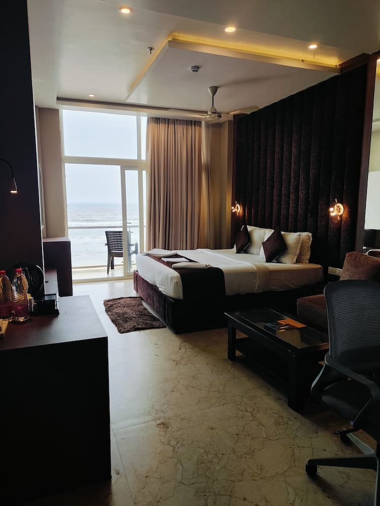 The Bay Suite
