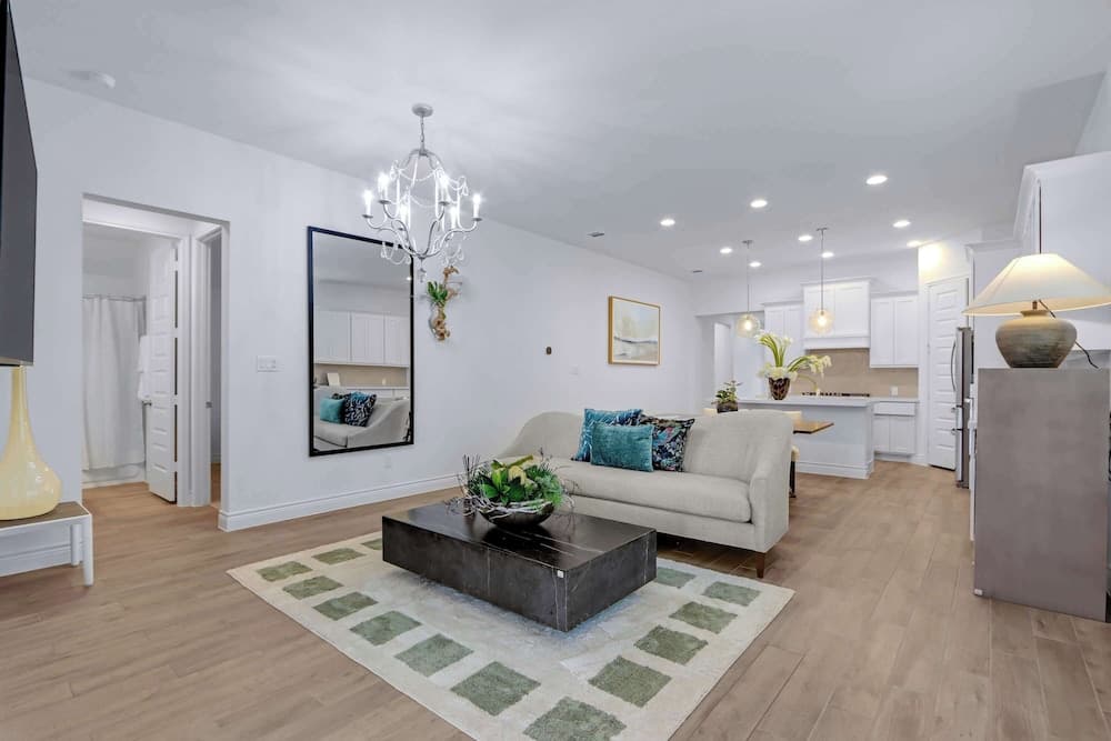 Legacy Haus Modern Stay for 8!