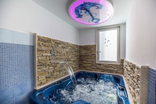 De Vivo Realty - Blue Angel Relais