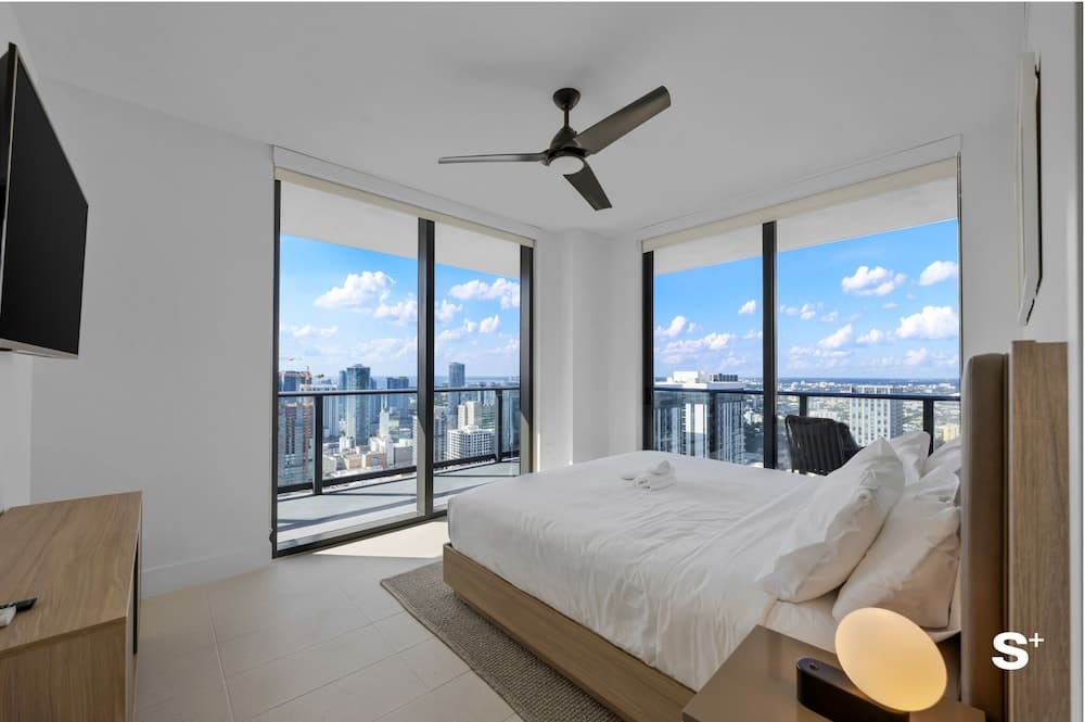 City Luxe Retreat Modern 2-BR