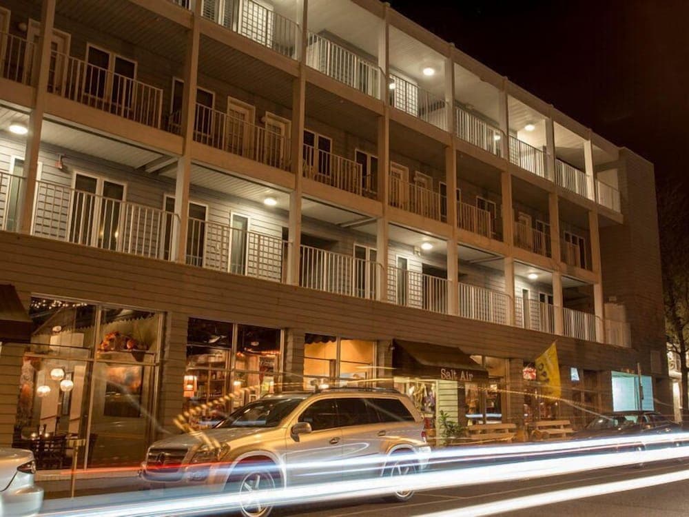 Wilmington Avenue 50 #102
