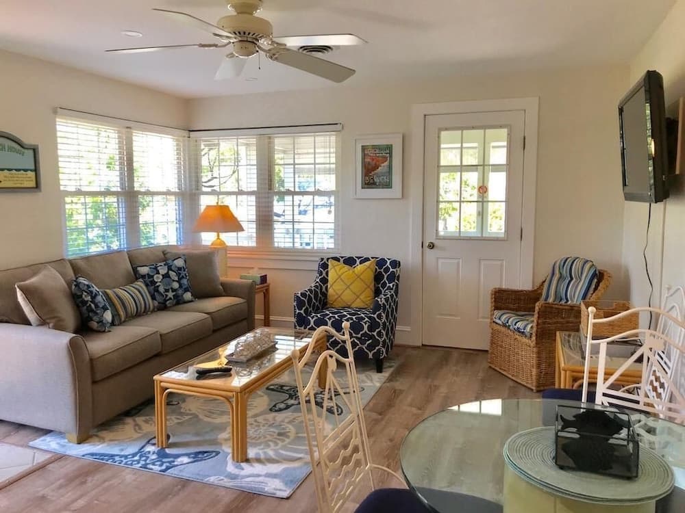 King Charles Avenue 502d