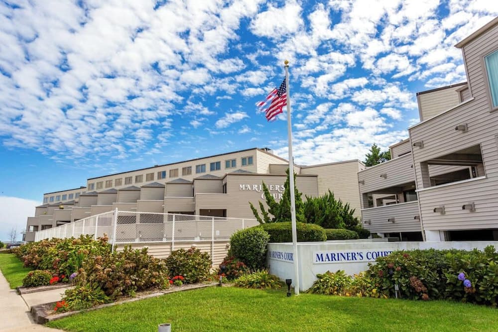 Mariners Court 104