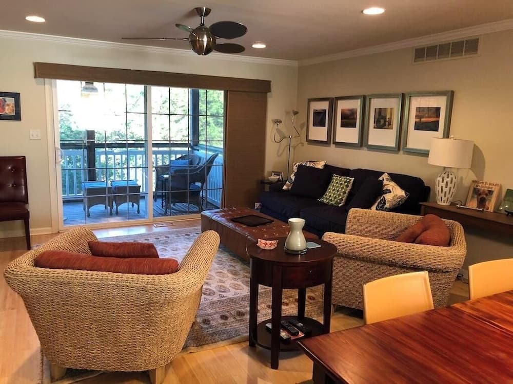 Canal Landing Court 42