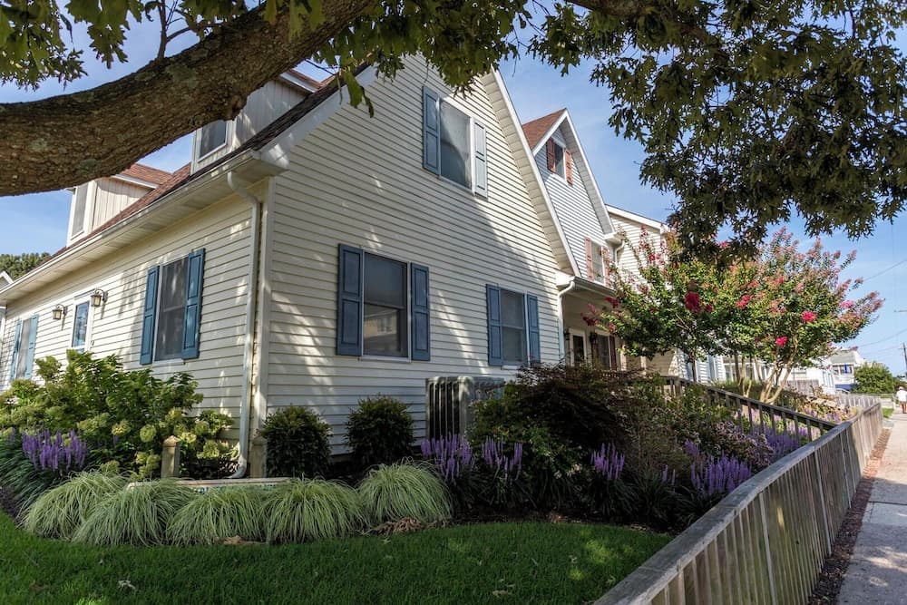 King Charles Avenue 408 #1