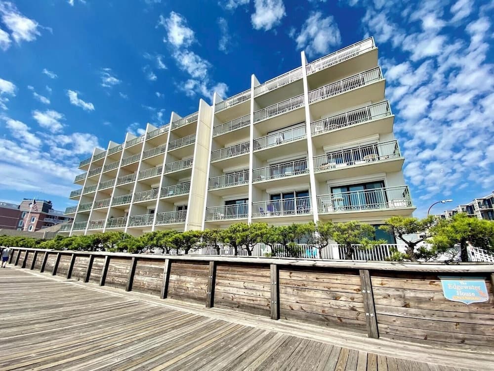 Edgewater House 221