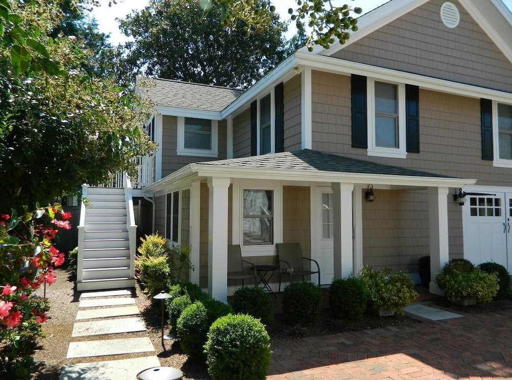 Laurel Street 222c