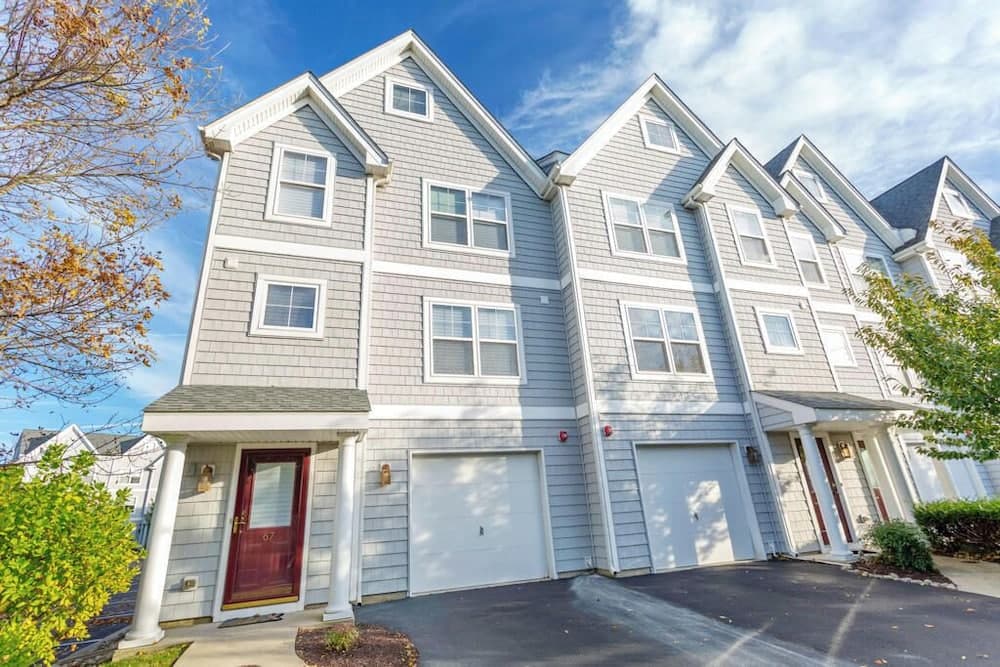 Canal Landing Court 48
