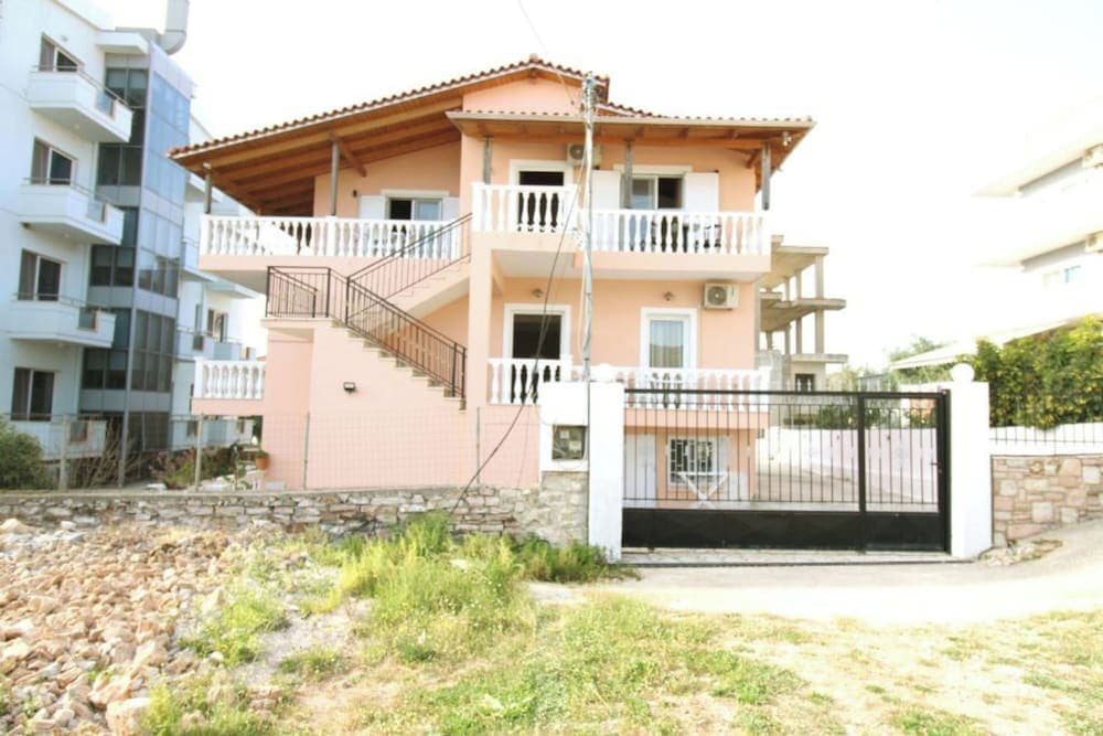 Sunny Villa