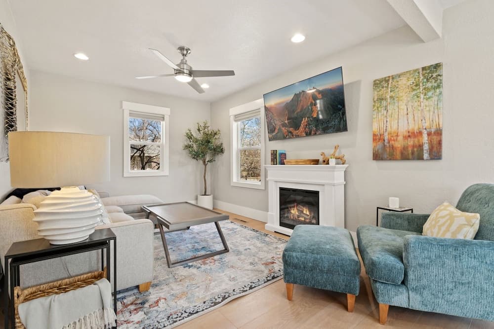 CSU Hideaway King Bd, Backyard Oasis, EV Charger