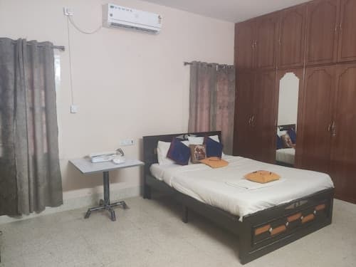 AKSHATHA HOME STAY