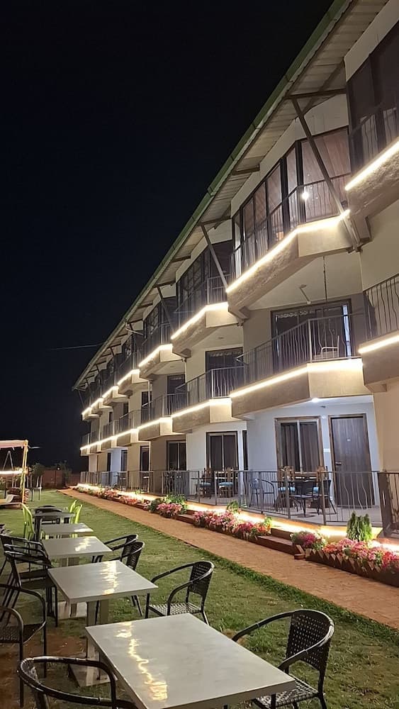 MOUNTAIN BREEZE RESORT