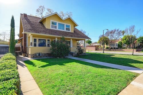 Comfortable Home Near LA With Full Kitchen Laundry
