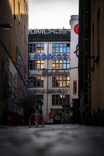 Neon 45 Apartment - ProperUNIT
