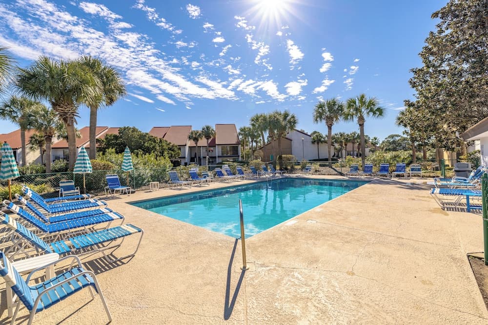 2BR Condo in Edgewater Resort With Golf, Tennis, Pools & Free Tram Service!
