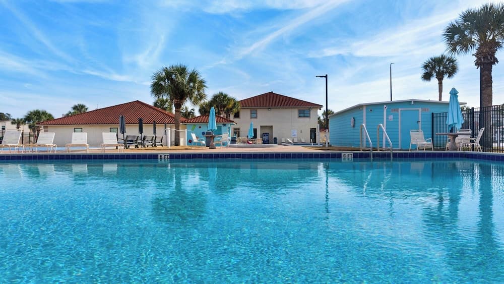 Horizon Hideaway: Beach Access, 4 Pools, Tennis & Mini-golf Fun!