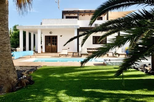 Lajares Villa-sleeps 6-free Parking-playground