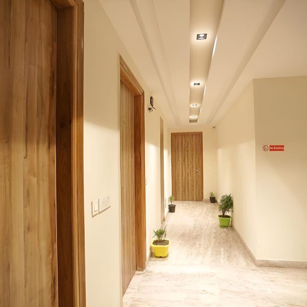 Hotel GoodLuck House Near Delhi Airport
