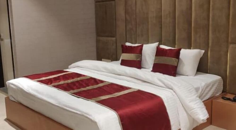 Hotel Maya Crystal