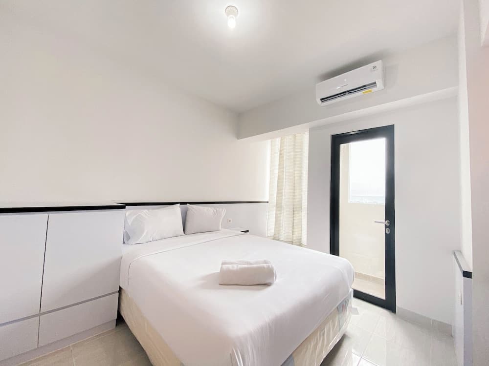 Homey And Cozy Studio Apartment At The Alton