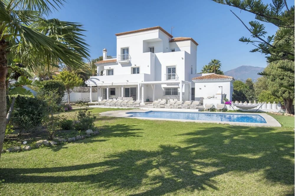 Elegant Villa Retreat