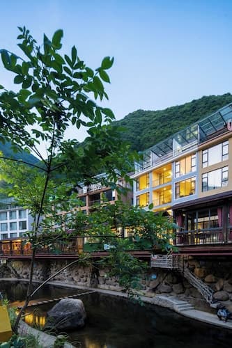 Tonglu You Jian Shui Zhi Lin B&B