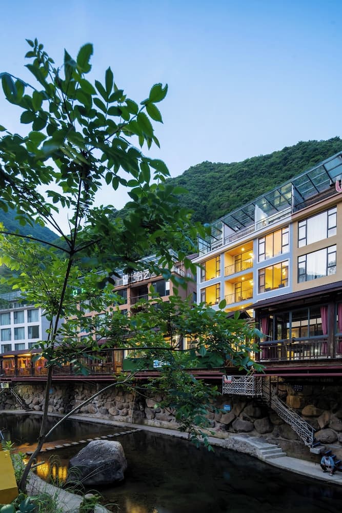 Tonglu You Jian Shui Zhi Lin B&B