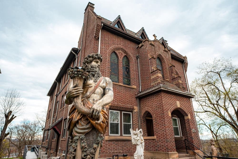 Chateau Connellsville