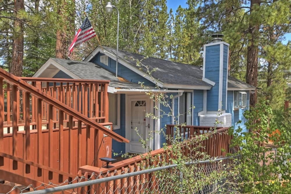 Babbs Getaway Big Bear w Patio Balcony