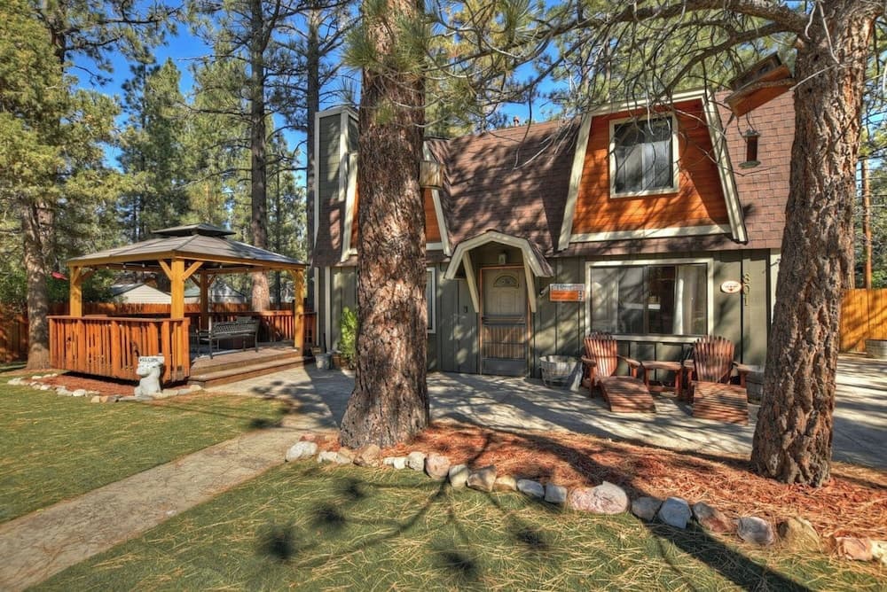 88 Acres Cottage in Big Bear w HotTub