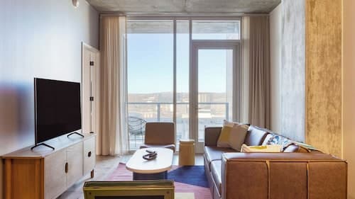 New Austin High Rise w/ Luxe Amenities Rooftop Pool, Gym, Yoga Studio & More!