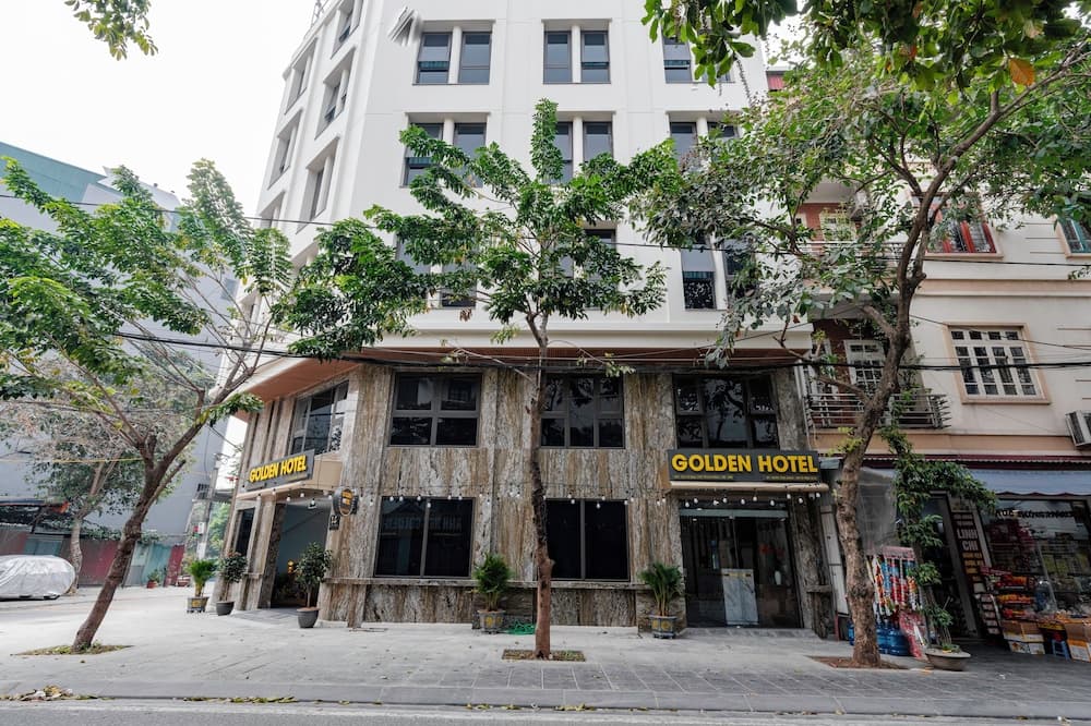 Golden Crown Hotel