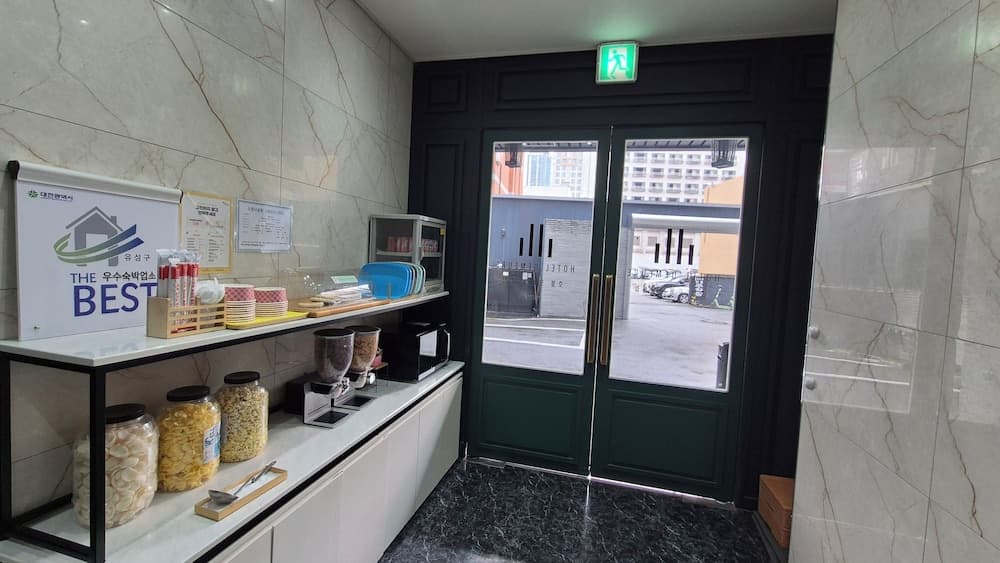 HOTEL DEMEURE