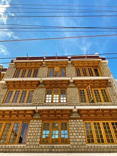 Nezer Hostel & Roof Top Cafe