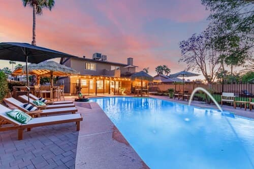 Tiki Paradise w Htd Pool Putt Grn Tiki Bar