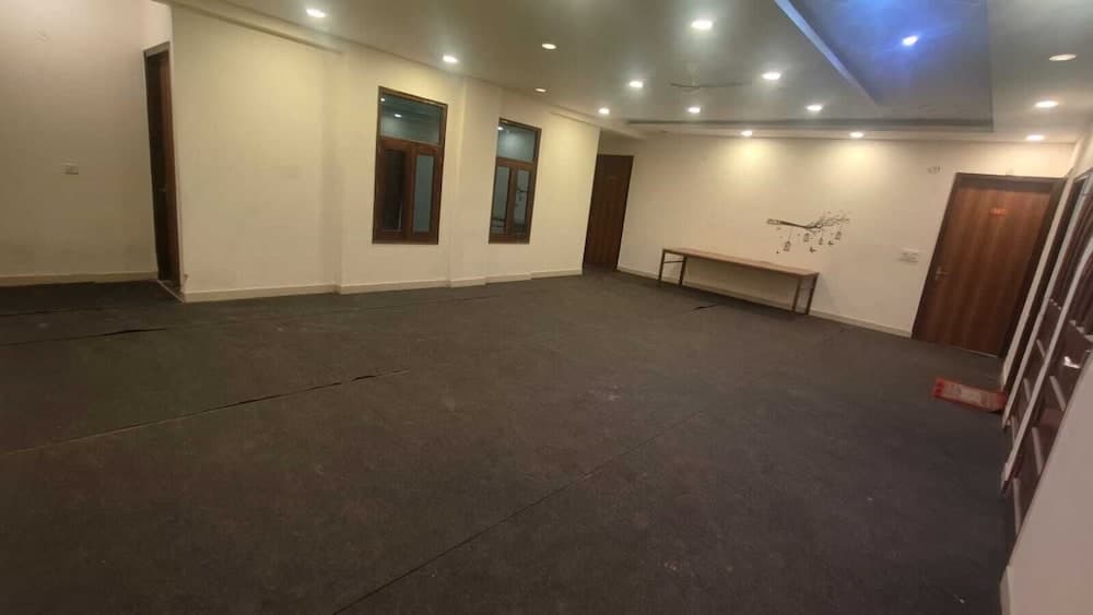 Hotel the classic inn noida sec 70
