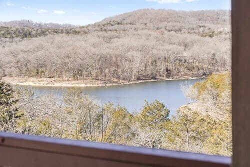 Scenic Lakeview Stay for 5!
