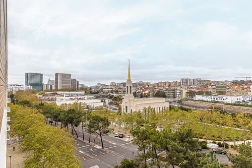 Stylish Stay in Lisbon-Scenic Views