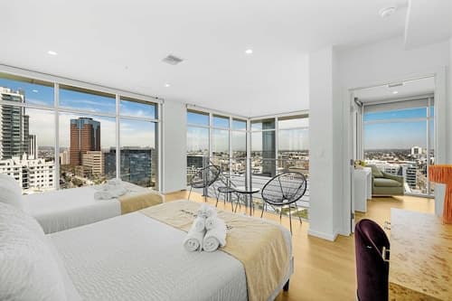 @marbella Lane - Chic 2BR Penthouse w/ Ocean Views
