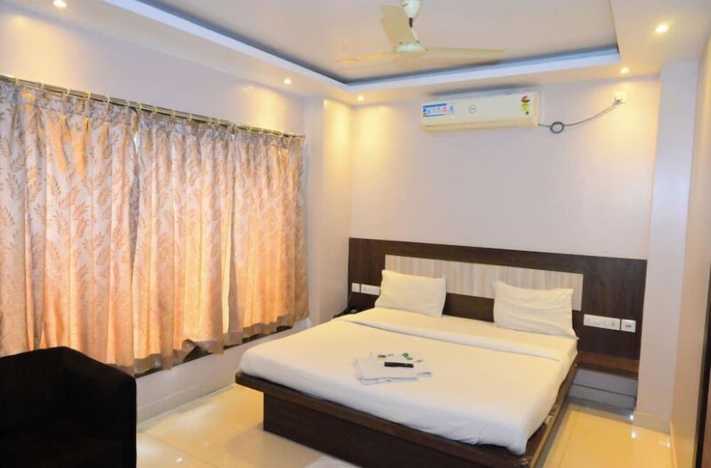 DhamStay Hotel Home Town Near Temple