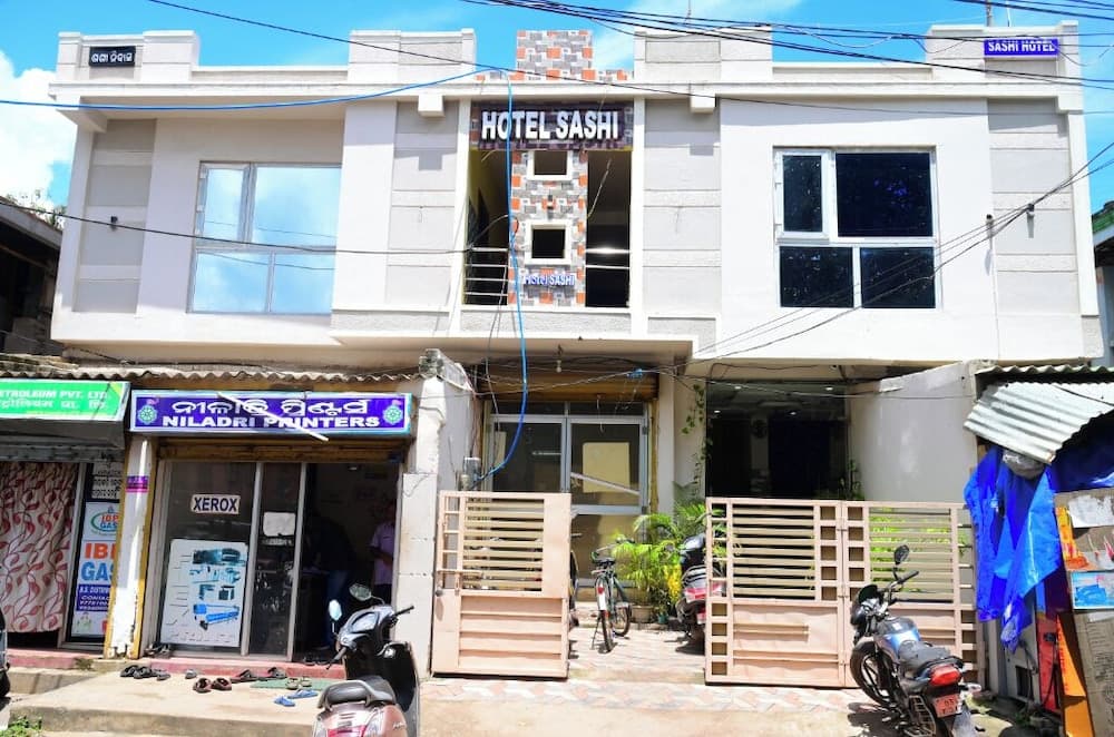 DhamStay Hotel Sashi Near Temple Puri
