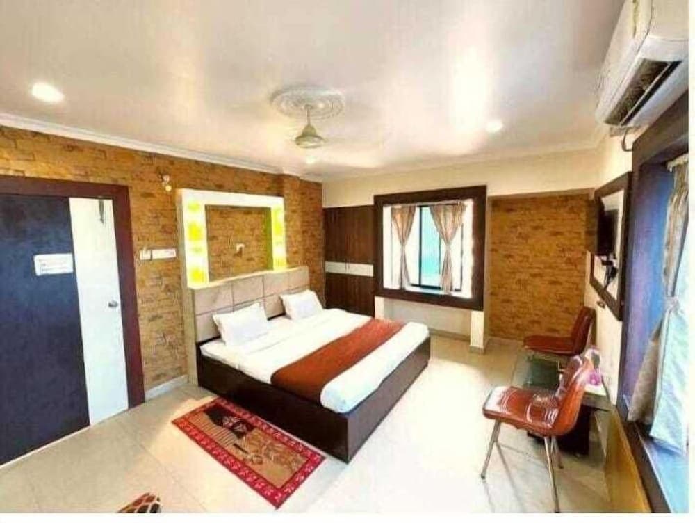 DhamStay Hotel Sai Sandpiper Near Beach