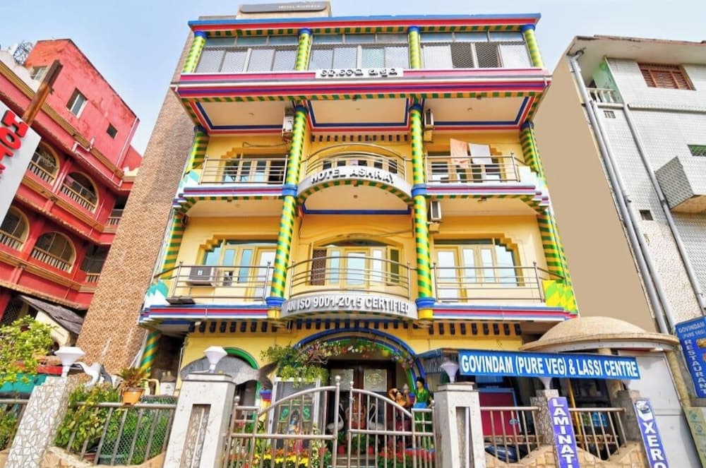 DhamStay Hotel Ashray Near Golden Beach